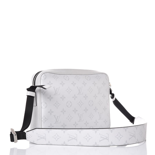 louis vuitton messenger bag ￼